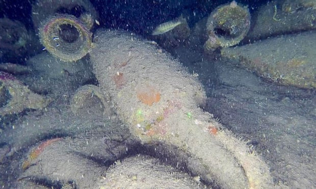 У морі поруч з Палермо підводні археологи віднайшли давньоримське судно з вантажем амфор