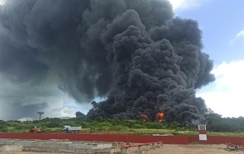 На Кубі вже другий день горить велика нафтобаза. Постраждали понад 120 осіб. ВІДЕО