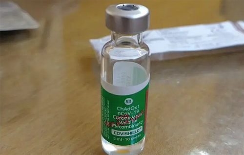 В Гане медики воровали вакцину CoviShield, чтобы делать ею прививки за деньги
