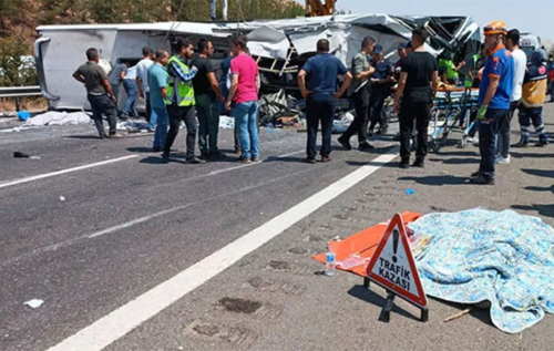 У Туреччині сталася масштабна ДТП з автобусом: 16 людей загинули, 21 поранено. ВІДЕО