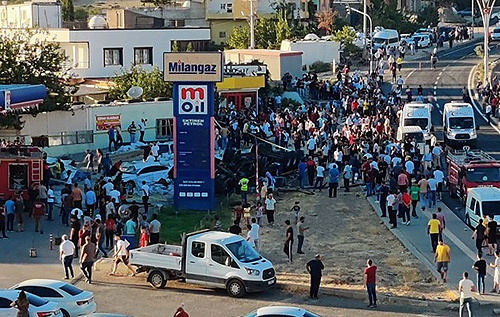 У Туреччині фургон влетів у натовп: 32 загиблих та 20 постраждалих. ВІДЕО
