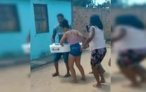 Хотели убедиться в смерти: в Бразилии семья раскопала могилу умершего младенца из-за видения священника