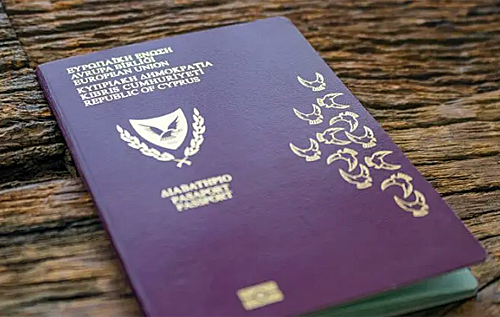 Более половины паспортов Кипра были выданы иностранцам незаконно