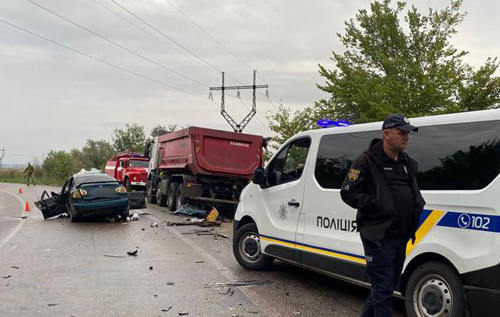 На Одещині при зіткненні легковика та вантажівки загинули чоловік та його 15-річна донька