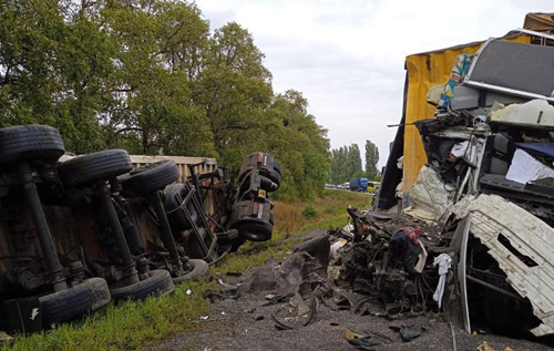 Зіткнулися дві вантажівки та легковик: в ДТП на Черкащині загинули двоє водіїв