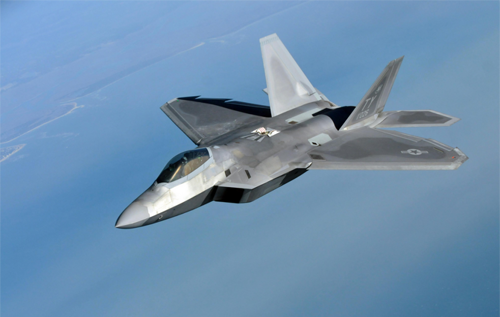 В США хотят заменить истребитель F-22 Raptor новым секретным самолетом