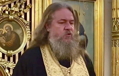 В Росії священник "здав" ФСБ депутата, який поставив свічку за перемогу України