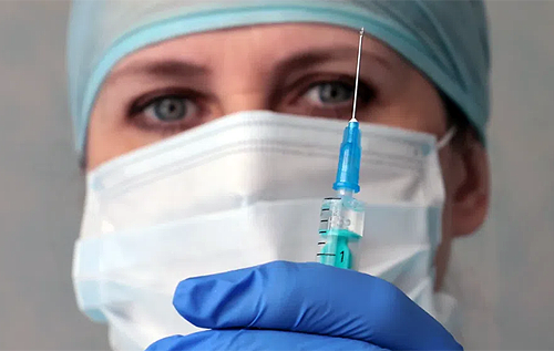В России врачи подменяют вакцины от коронавируса