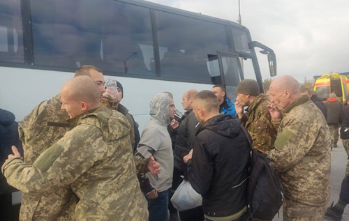 Відбувся новий обмін: додому з полону повернулися ще 52 українця. ВІДЕО