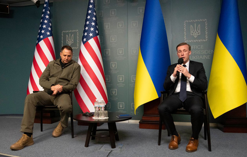 Офіційні особи США підштовхують Україну задуматися про мирні переговори з Росією, – WSJ