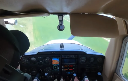 В США пилот-новичок посадил самолет, у которого отказал двигатель, и снял все на видео