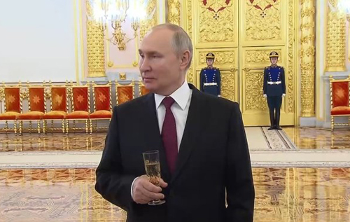 Показує, що все ще біля керма: у ЗМІ пояснили, чому Путін почав часто з'являтися на публіці