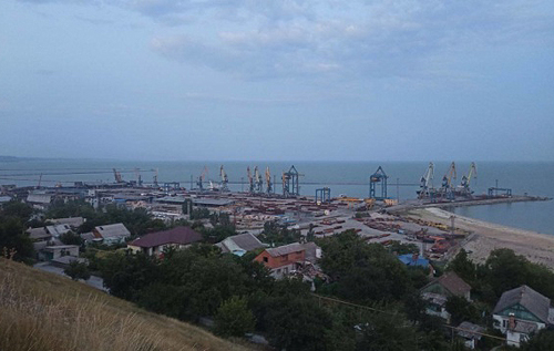 Окупанти відновлюють роботу порту в Маріуполі та готуються приймати військові вантажі, – Андрющенко
