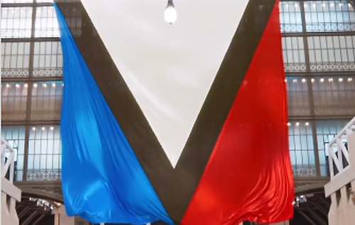 Louis Vuitton потрапив у новий скандал через символіку, схожу на емблему російських окупантів. ВІДЕО