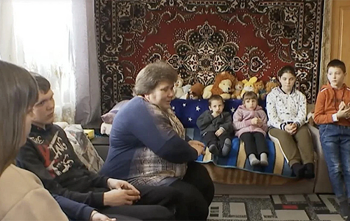 Боялися померти: на Харківщині 10 дітей ледь вмовили батьків евакуюватися. ВІДЕО