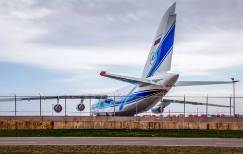 Російській авіакомпанії виставлять рахунок за "залишений" на рік у Канаді літак