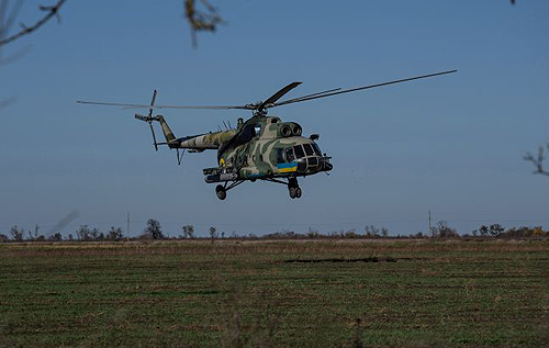 Українські вертолітники показали, як "привітали" росіян з Вербною неділею. ВІДЕО