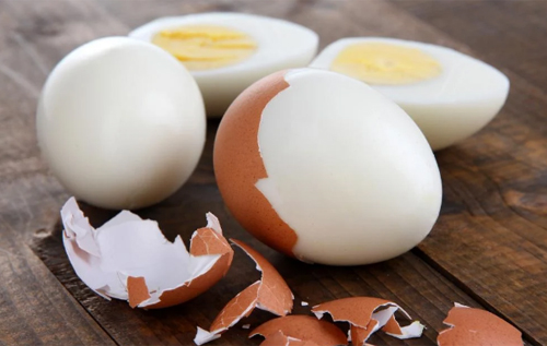 Яйця не можна варити довго: жовток стає гумовим, а білок – сірим