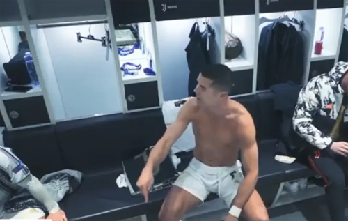 Появилось видео истерики Роналду в раздевалке на матче Лиги чемпионов