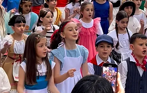 У Грузії на святі останнього дзвоника школярі на знак підтримки України заспівали "Червону калину". ВІДЕО