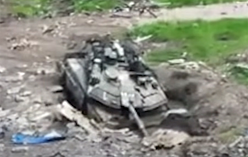 ЗСУ ударом із повітря знищили новітній російський танк Т-90М "Прорив". ВІДЕО