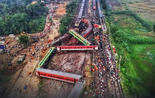 Сотні загиблих і понад тисячу поранених: стали відомі причини зіткнення поїздів в Індії