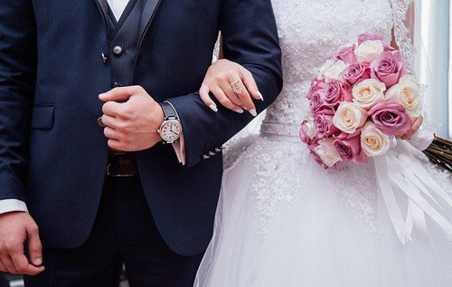 У Британії наречена не запросила знайому на весілля, але зажадала від неї грошей на подарунок