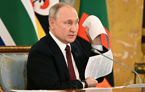 "Викинули на смітник історії": Путін поскаржився африканській делегації, що Україна і Захід ігнорують його "мирний план". ВІДЕО