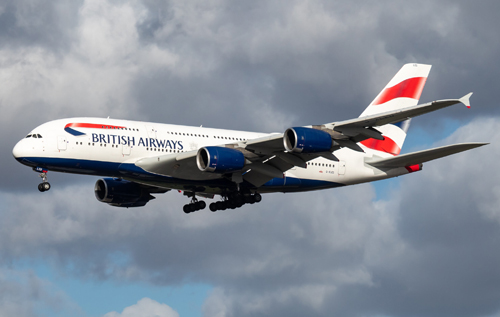 Пасажир British Airways під час польоту розбив пляшку вина та поранив попутника