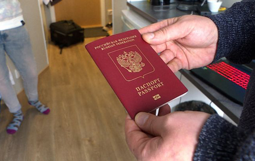 Окупанти обіцяють гроші за отримання підлітками російського паспорта, – ЦНС