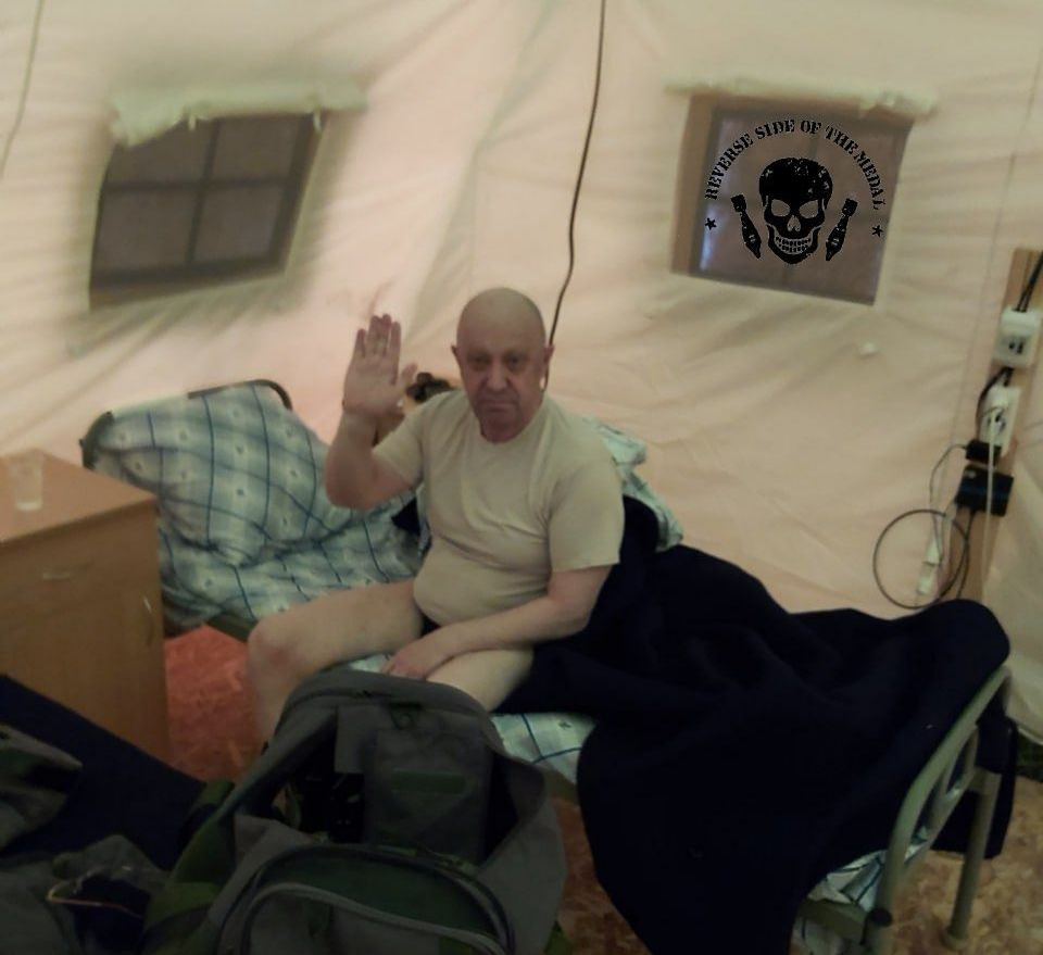 У мережі поширюють фото Пригожина у спідній білизні у наметовому таборі. Він міг бути у Білорусі, – "Гаюн"