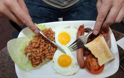 Сніданок до восьмої ранку знижує ризик розвитку діабету, – дослідження