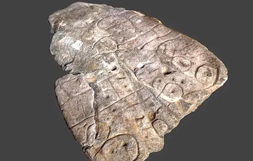 Камінь із дивними гравюрами виявився давньою "картою скарбів" для археологів