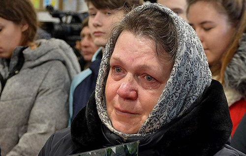 Священник УПЦ МП выгнал мать погибшего киборга Дениса Поповича и всю его семью из храма на дождь и ветер
