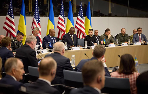 США та ЄС непублічно обговорюють з Україною можливість мирних переговорів з РФ, – NBC