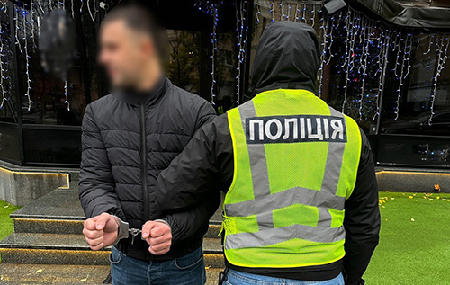 У Києві на Печерську чоловік влаштував стрілянину у готелі: правопорушника затримали, йому "світить" до 7 років тюрми