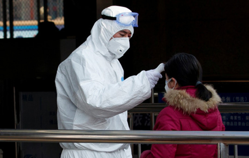 Число жертв коронавируса в Китае резко возросло: скончались уже 56 человек