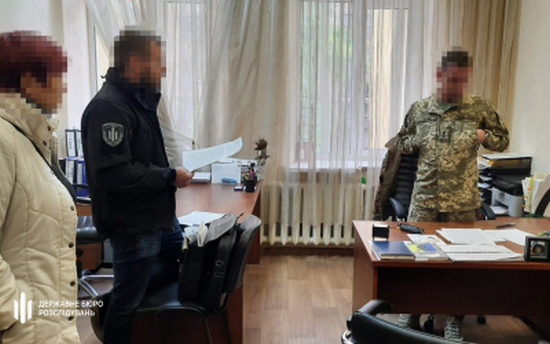 У Києві ДБР викрило злочинну організацію з-поміж працівників ТЦК, які створили безпрецедентну за масштабами схему ухилення від мобілізації