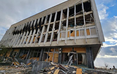 Окупанти завдали жахливих ударів по Херсону: є жертви, постраждала обласна бібліотека