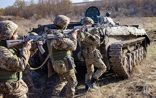 Ворог намагається наступати на сході та Запоріжжі, Сили оборони України дають відсіч, – Генштаб