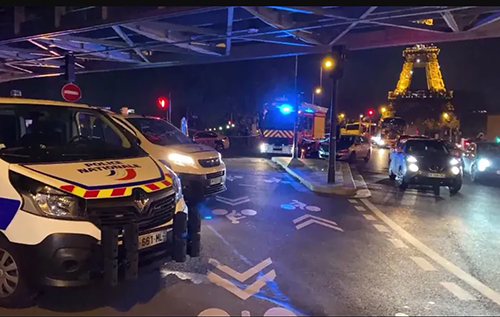 В центрі Парижа чоловік з криком "Аллах Акбар" напав на туристів: є загиблий та поранені