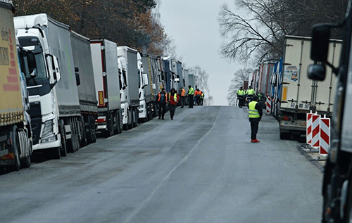 Поляки оголосили про нову блокаду найбільшого КПП на кордоні з Україною
