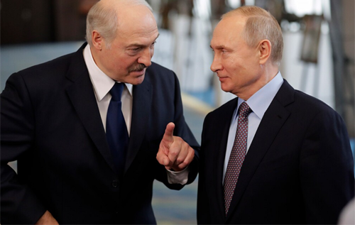 Лукашенко намагається довести свою корисність Путіну, тому провокує можливу війну біля власних кордонів, – Віталій Портников