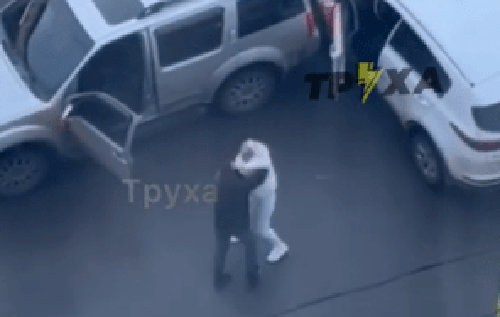 В Харькове две девушки начали драться посреди дороги после ДТП. ВИДЕО