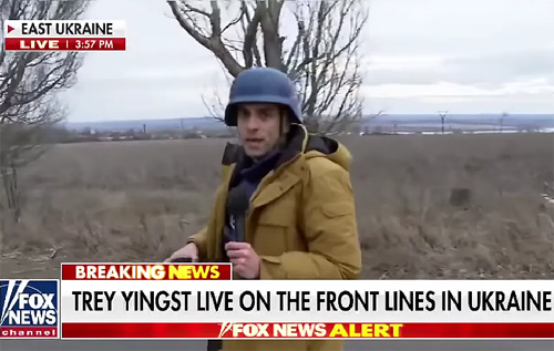 "Та біжіть, бл**ь!": Американський журналіст потрапив під обстріл на Донбасі. На відео попало, як військові його "прискорили"