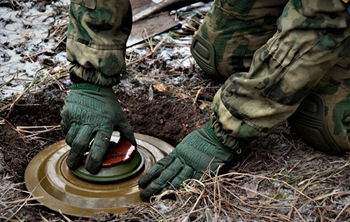 "Бойові їжаки": як воїни ЗСУ із вибухівкою у рюкзаку працюють біля окопів окупантів