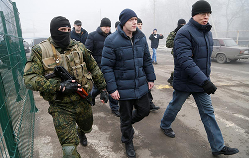 Окупанти цинічно знущаються з цивільних заручників, – Петро Яценко