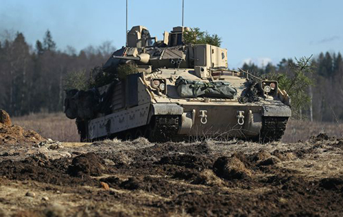 ЗСУ на Bradley ефектно ліквідували новітній російський танк Т-90М "Прорив". ВІДЕО