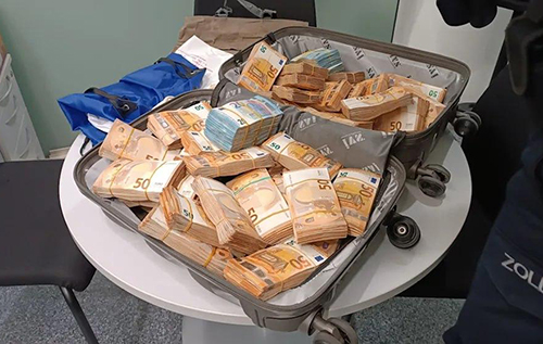 У Німеччині затримали українського пенсіонера з валізою грошей