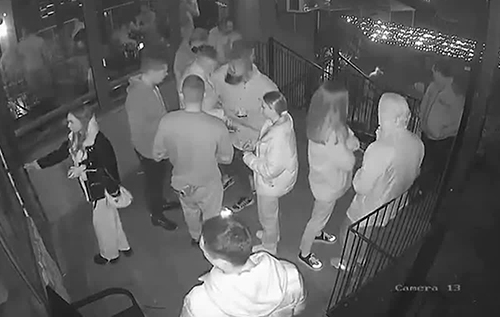 У Криму російські найманці жорстоко побили відвідувачів кафе. ВІДЕО